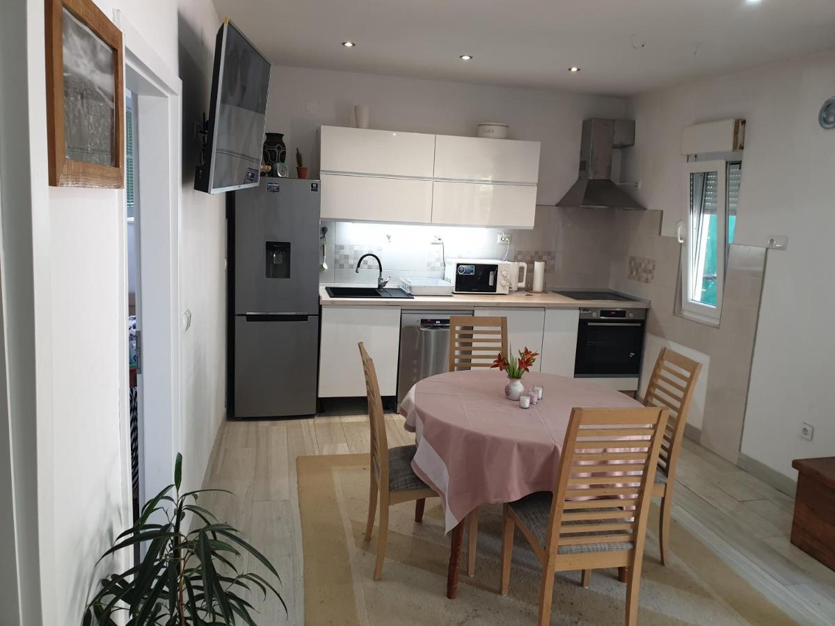 Apartments JL Murter Bagian luar foto