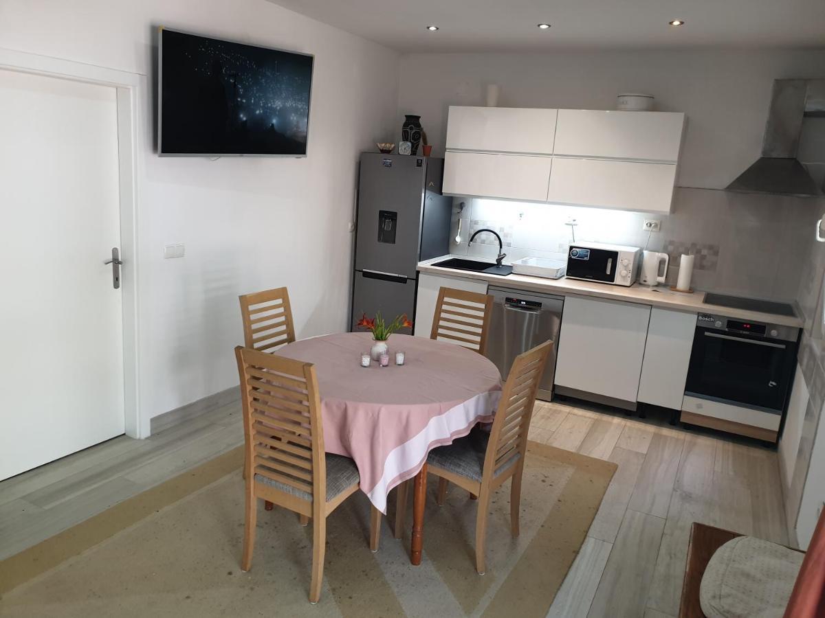 Apartments JL Murter Bagian luar foto