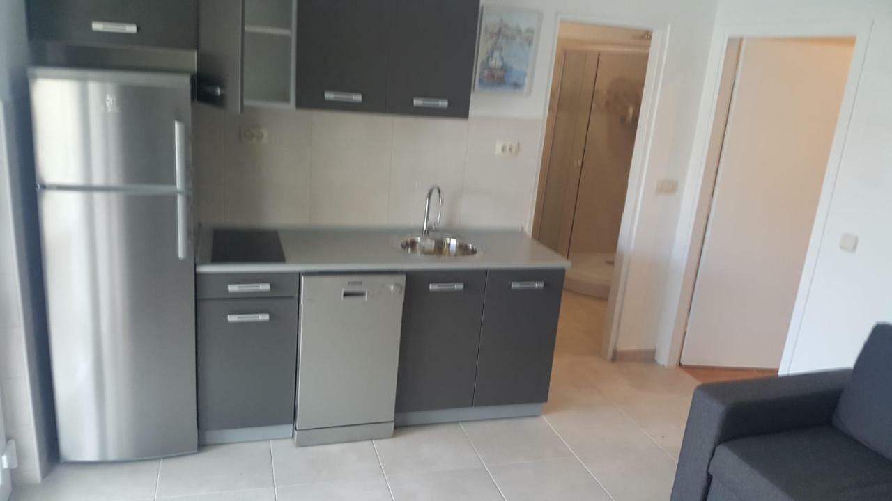 Apartments JL Murter Bagian luar foto